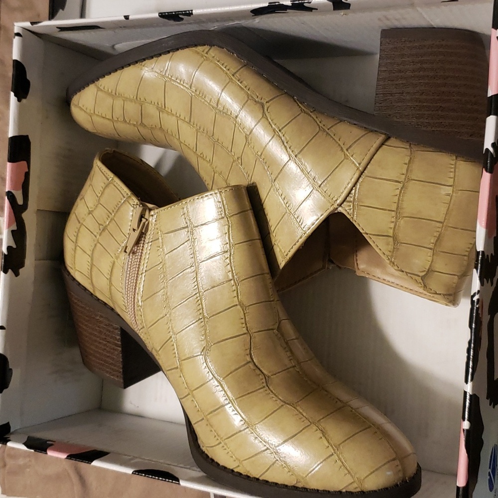 Womans shoes